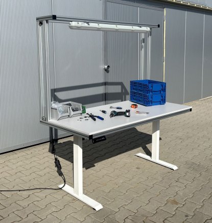 Elektricky výškově stavitelný stůl z hliníkových profilů - 2